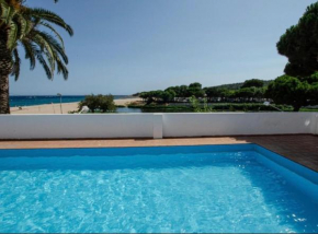 Precioso loft con piscina frente a la playa